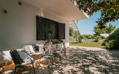 Villa Demal 8+2: Udendørs Møbler, Møbel, Skygge, Stol, Have, Landscaping, Udendørs Bord, Backyard, Gård, Lawn