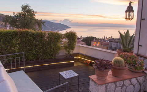 Attico Giafari 6: Møbel, Lejlighed, Hav, Altan, Blomsterkrukke, Stueplante, Stol, Kyst, Eco Hotel, Penthouselejlighed