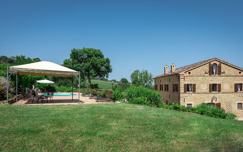 Villa Casanostra 12: Estate, Menneskelig Bosættelse, Hjem, Stuehus, Hacienda, Villa, Have, Mansion, Lawn
