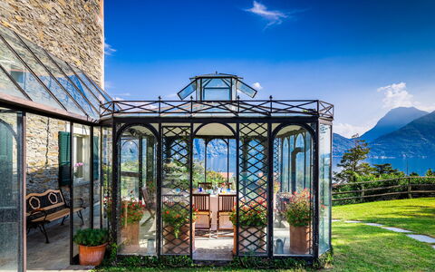Villa la Dolce 8: Jern, Have, Stol, Glas, Udendørs Struktur, Eco Hotel, Blomsterkrukke, Veranda, Stueplante, Landscaping