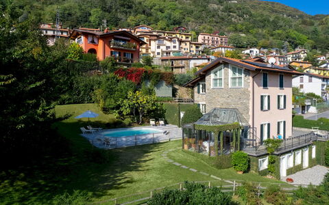 Villa la Dolce 8: Bygning, Hus, Boligområde, Hjem, Tag, Kvarter, Sommerhus, Hill Station, Menneskelig Bosættelse, Landsby