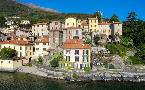 Villa Rivetta 6+2: Bygning, Hus, Boligområde, Hjem, Kvarter, Stad, Kyst, Tag, Coastal Og Oceaniske Landskabsformer, Sommerhus