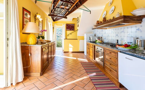 Villa Rivetta 6+2: Indretning, Møbel, Gulvbelægning, Køkken, Træ, Etage, Countertop, Værelse, Cabinetry, Belysning