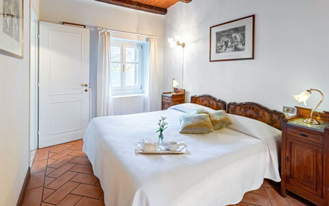 Villa Rivetta 6+2: Væg, Møbel, Gulvbelægning, Indretning, Etage, Soveværelse, Loft, Seng, Værelse, Sengetøj