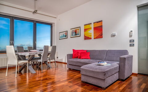 Villa Relax 12+2: Gulvbelægning, Indretning, Etage, Møbel, Loft, Værelse, Lejlighed, Trægulve, Stue, Couch