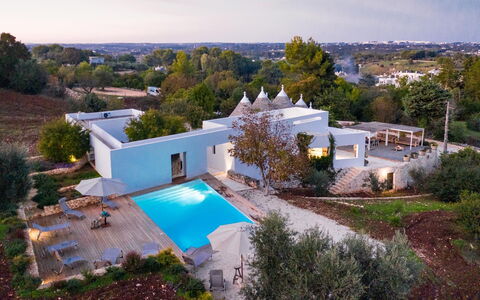 Trullo Santa Pazienza 6+3: Svømmepøl, Blå, Udvej, Estate, Eco Hotel, Landscaping, Hacienda, Villa, Udendørs Møbler, Water Feature