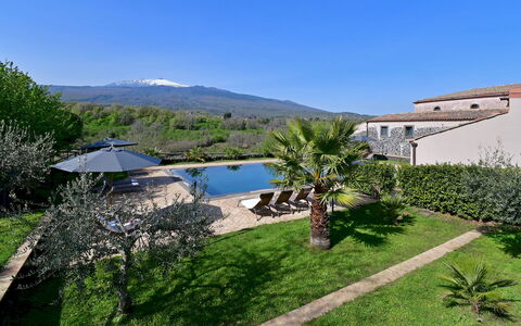Villa Terre Normanne 10: Svømmepøl, Udvej, Estate, Reflekterende Pool, Water Feature, Eco Hotel, Hacienda, Villa, Afspejling, Ferieby