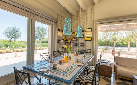 Villa Majoli 9: Møbel, Stol, Bord, Køkken & Spisebord, Hjem, Skygge, Udendørs Møbler, Estate, Udendørs Bord, Have