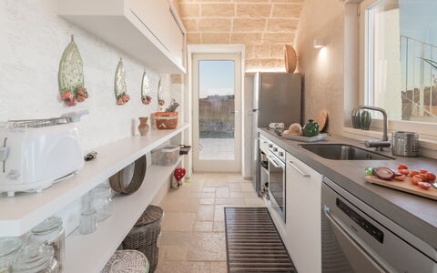 Villa Gialonia 8+2: Væg, Indretning, Countertop, Køkken, Gulvbelægning, Hjem, Etage, Møbel, Loft, Større Bandage