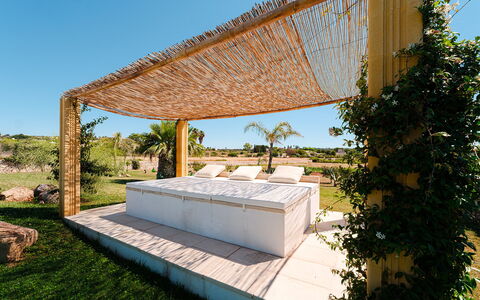 Villa Gialonia 8+2: Skygge, Pergola, Udendørs Struktur, Pavilion, Tækning, Have, Naturmateriale, Gazebo, Eco Hotel, Landscaping