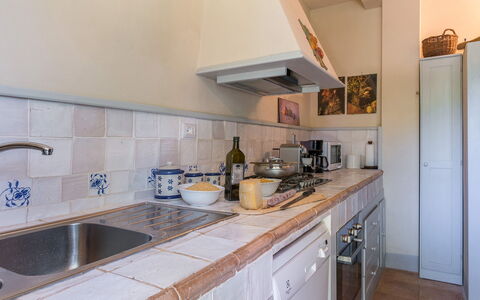 Casale dei Tigli 8: Countertop, Køkken, Gulvbelægning, Køkken Apparat, Indretning, Cabinetry, Etage, Større Bandage, Køkkenvask, Værelse