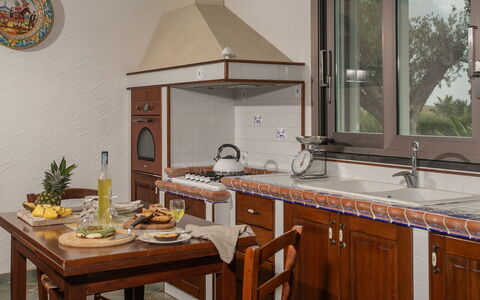Villa Alessia 6: Køkken, Møbel, Countertop, Træ, Indretning, Gulvbelægning, Cabinetry, Køkken Apparat, Hjem, Etage