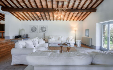 Villa Carmeli 12+2: Møbel, Indretning, Gulvbelægning, Loft, Etage, Hjem, Couch, Værelse, Stue