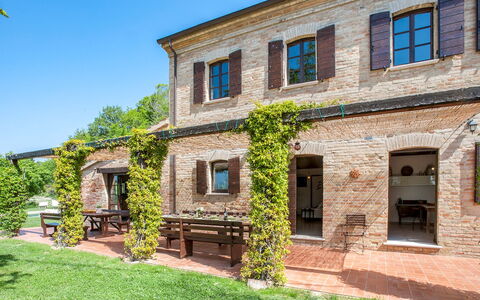 Casa Melograno 11+2: Estate, Have, Mursten, Mansion, Hacienda, Landscaping, Lawn, Villa, Gård, Stuehus
