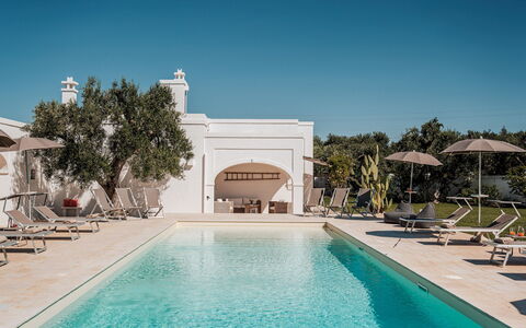 La Torre di Monsignore 12: Arkitektur, Estate, Hacienda, Svømmepøl, Villa, Gårdsplads, Landscaping, Mansion, Hotel, Udvej