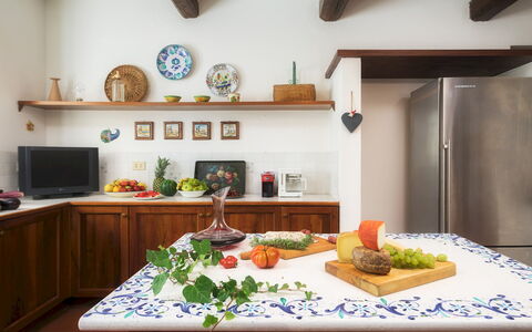 La Panoramica 8: Møbel, Indretning, Træ, Countertop, Køkken, Frugt, Gulvbelægning, Bordservice, Værelse, Belysning