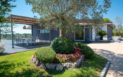 Villa Atmosfere 8: Busk, Have, Hjem, Boligområde, Land Lot, Skygge, Estate, Bunddække, Landscaping