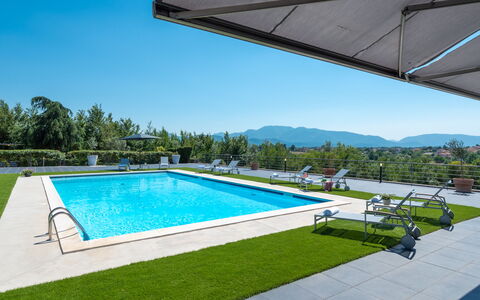 Villa Atmosfere 8: Svømmepøl, Udvej, Udendørs Møbler, Fritid, Eco Hotel, Skygge, Paraply, Thermae, Liggestol, Stol