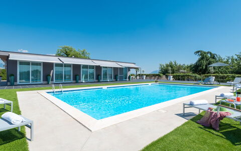 Villa Atmosfere 8: Svømmepøl, Udvej, Skygge, Have, Fritid, Estate, Landscaping, Eco Hotel, Villa, Gård