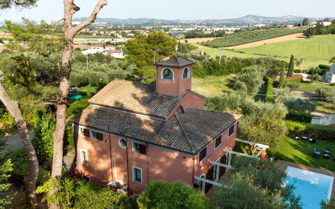 Villa Rossa 12: Hus, Hjem, Estate, Hacienda, Villa, Landscaping, Gård, Svømmepøl, Mansion, Stuehus