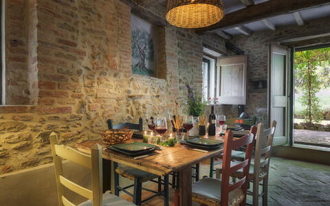 Casa di Pan 6: Møbel, Indretning, Stol, Væg, Spisestue, Bord, Køkken & Spisebord, Træ, Loft, Gulvbelægning