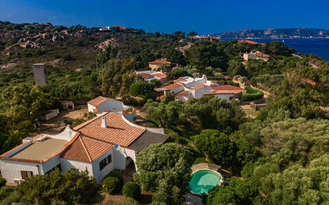 Villa Isa 6: Landskab, Hus, Landsby, Kyst, Estate, Luftfotografering, Bjerglandsby, Fugleperspektiv, Chaparral, Eco Hotel