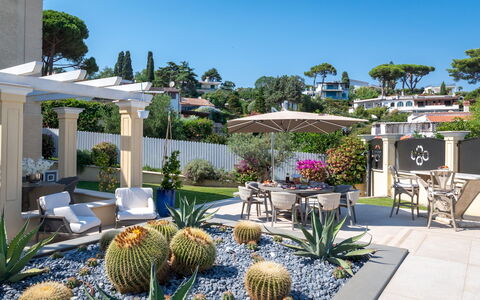 Villa Callari 6+2: Busk, Have, Boligområde, Hjem, Landscaping, Udvej, Blomsterkrukke, Hacienda, Skygge