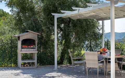 Villa Cristina 3: Udendørs Møbler, Have, Skygge, Pergola, Udendørs Struktur, Pavilion, Gårdhave, Udendørs Bord, Landscaping, Stol
