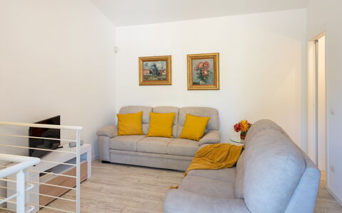 Villa Cristina 3: Indretning, Møbel, Gulvbelægning, Etage, Træ, Couch, Værelse, Stue, Lejlighed