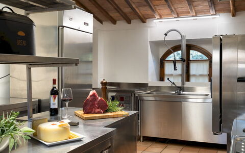 Borgo Gallinaio 32: Køkken Apparat, Køkken, Countertop, Indretning, Husholdningsapparat, Større Bandage, Gulvbelægning, Belysning, Loft