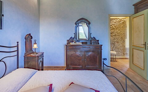Villa Il Baiocco 8: Møbel, Indretning, Væg, Gulvbelægning, Etage, Loft, Soveværelse, Værelse, Belysning, Seng
