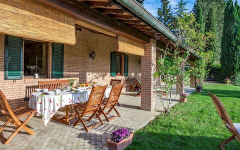 Villa Il Baiocco 8: Møbel, Udendørs Møbler, Udendørs Bord, Skygge, Sommerhus, Eco Hotel, Stol, Veranda, Blomsterkrukke, Stueplante