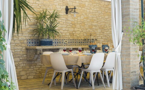 Villa Terra del Sole 8: Møbel, Stol, Bord, Indretning, Køkken & Spisebord, Udendørs Møbler, Restaurant, Spisestue, Udendørs Bord, Naturmateriale