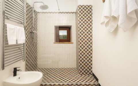 Casale Tavernelle 6: Gulvbelægning, Etage, Badeværelse, Indretning, Flise, Sanitærarmatur, Vvs, Loft, Toilet