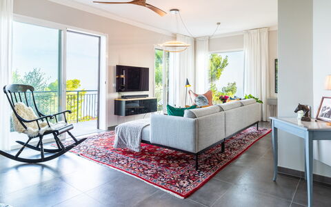 Villa nel Blu 8: Møbel, Indretning, Gulvbelægning, Stol, Bord, Træ, Etage, Stue, Couch, Belysning