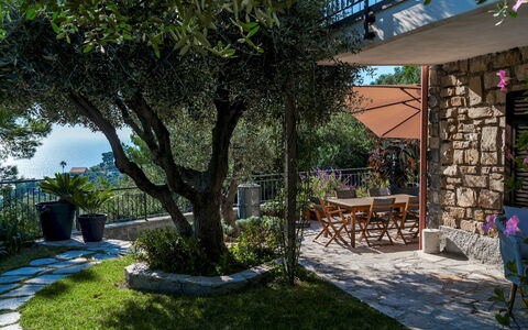 Villa nel Blu 8: Møbel, Stol, Udendørs Møbler, Have, Skygge, Udendørs Bord, Backyard, Gård, Landscaping, Gårdhave
