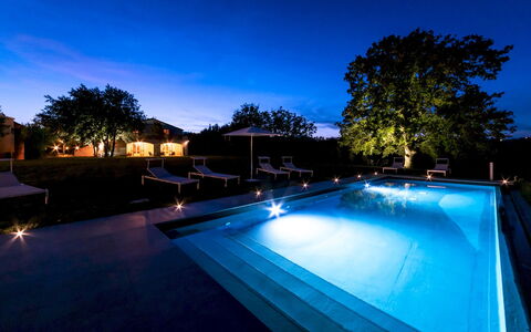 La Casa nei Vigneti 10: Svømmepøl, Blå, Vand, Udvej, Afspejling, Water Feature, Landskab Belysning, Kompositmateriale, Skumring, Eco Hotel