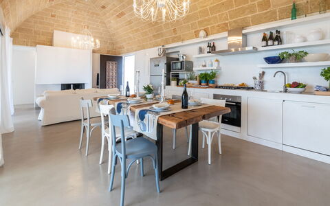 Villa la Pupazza 8: Møbel, Indretning, Bord, Gulvbelægning, Køkken & Spisebord, Stol, Etage, Køkken, Loft, Spisestue