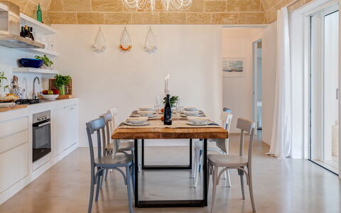 Villa la Pupazza 8: Møbel, Indretning, Gulvbelægning, Stol, Bord, Træ, Køkken & Spisebord, Spisestue, Loft, Etage