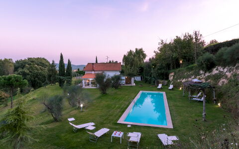 Villa Bubi 8+1: Hus, Hjem, Sommerhus, Estate, Stuehus, Hacienda, Backyard, Svømmepøl, Villa, Eco Hotel