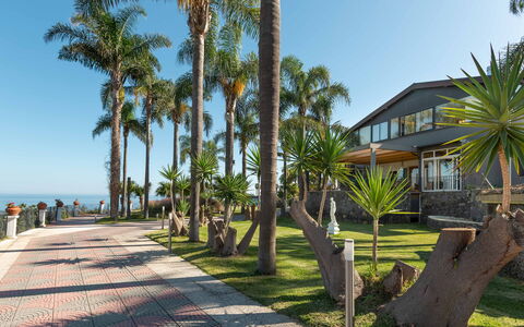 Villa Ingrid 12: Træ, Hav, Coastal Og Oceaniske Landskabsformer, Ocean, Kyst, Skygge, Tropics, Udvej, Ferie