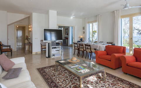 Villa Lucente 6+2: Møbel, Indretning, Gulvbelægning, Etage, Couch, Loft, Værelse, Træ, Stue, Bord
