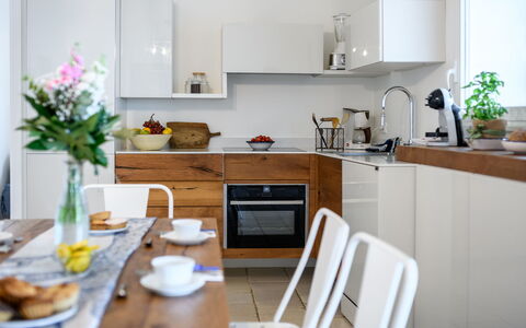 Villa Soleluna 7+1: Møbel, Køkken Apparat, Countertop, Køkken, Cabinetry, Indretning, Træ, Gulvbelægning, Husholdningsapparat, Større Bandage