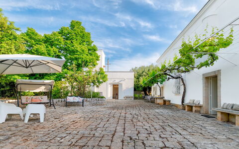 Masseria Profilo 8: Blomsterkrukke, Skygge, Flise, Have, Udendørs Møbler, Gårdsplads, Stueplante, Stol, Gård, Indkørsel