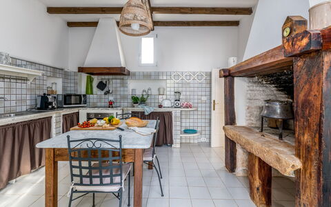 Masseria Profilo 8: Køkken, Indretning, Møbel, Countertop, Loft, Gulvbelægning, Værelse, Køkken Apparat, Hjem, Etage
