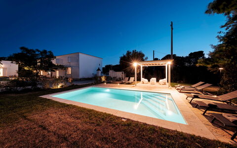 Masseria Profilo 8: Svømmepøl, Udvej, Boligområde, Kompositmateriale, Estate, Eco Hotel, Skygge, Fritid, Hacienda, Udendørs Møbler
