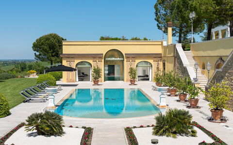 Tenuta Bagni De'Consoli 24: Svømmepøl, Arkitektur, Estate, Mansion, Have, Gårdsplads, Hacienda, Villa, Landscaping, Udvej