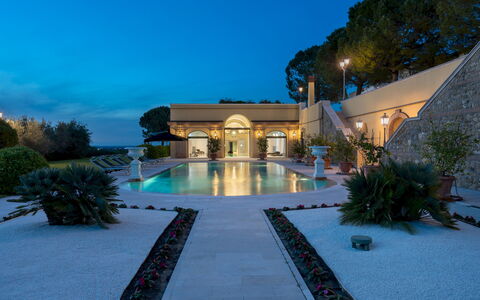 Tenuta Bagni De'Consoli 24: Svømmepøl, Have, Udvej, Estate, Landscaping, Hacienda, Skygge, Gårdsplads, Mansion, Blomsterkrukke