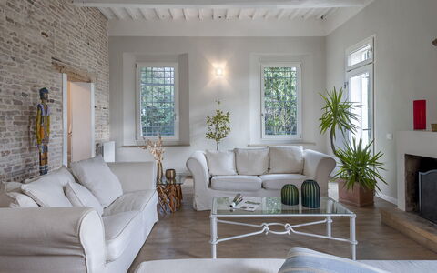 Villa Rustica 8: Møbel, Indretning, Væg, Gulvbelægning, Couch, Træ, Etage, Loft, Stue, Hjem