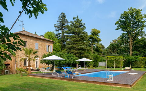 Villa Rustica 8: Svømmepøl, Estate, Have, Stuehus, Lawn, Villa, Udendørs Møbler, Landscaping, Hacienda, Sommerhus